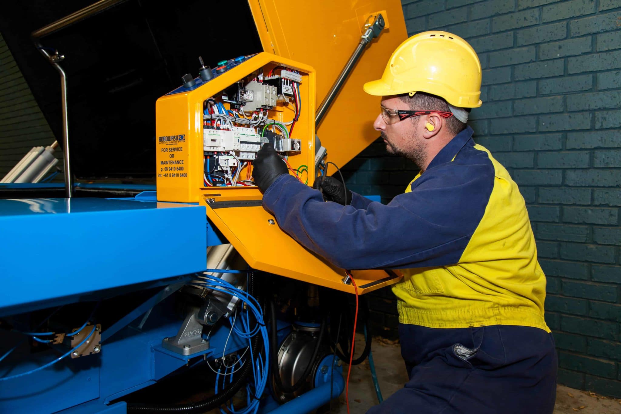 7 Reasons To Use An Automatic Parts Cleaning Machine